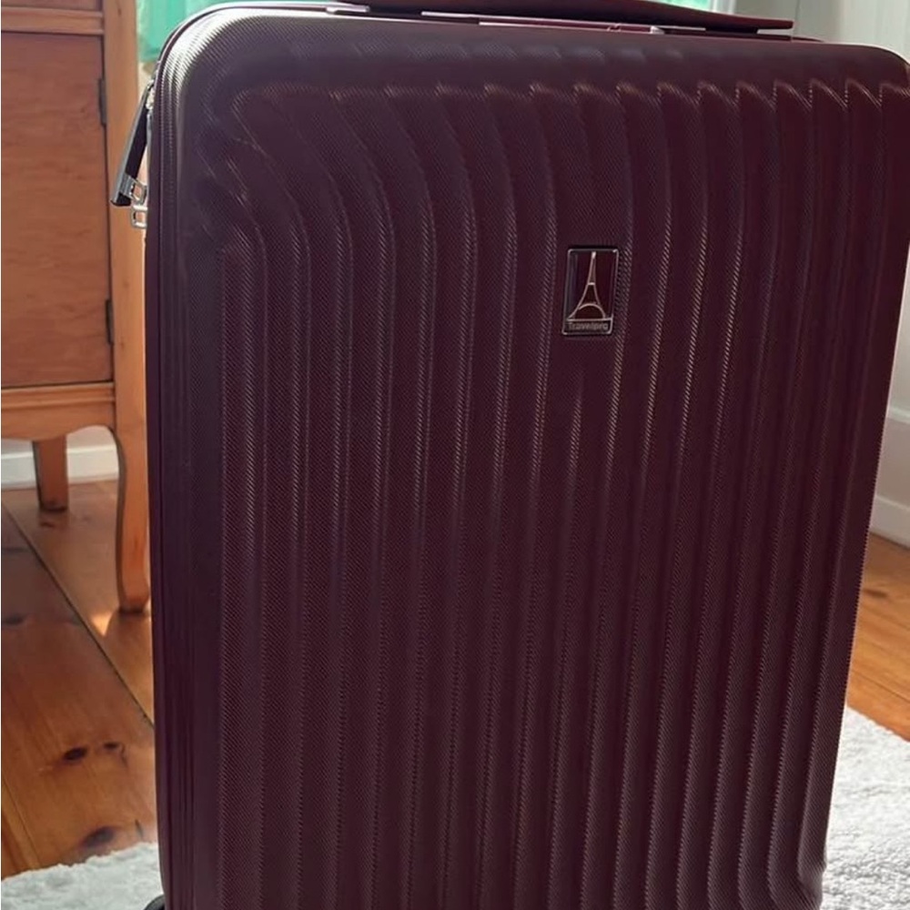 Travelpro Maxlite Crimson Burgandy Carry-on Suitcase EUC